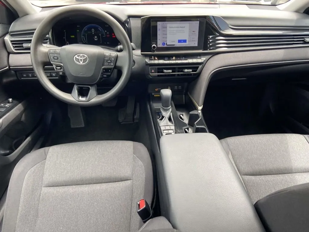 2025 Toyota Camry LE thumbnail 11