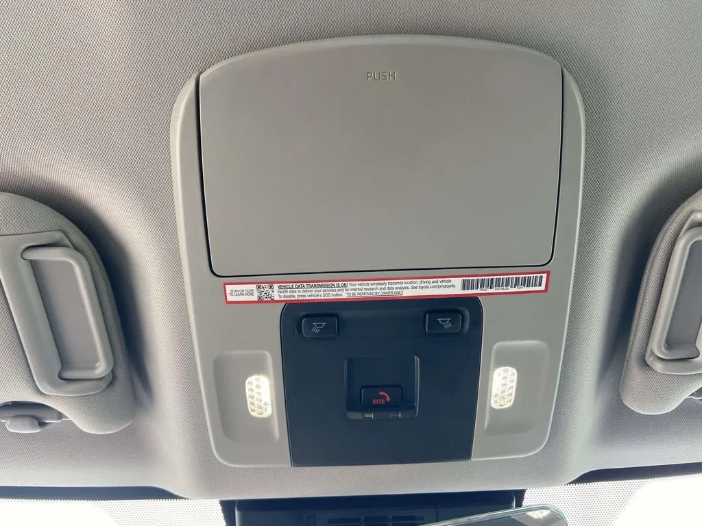 2025 Toyota Camry LE thumbnail 21
