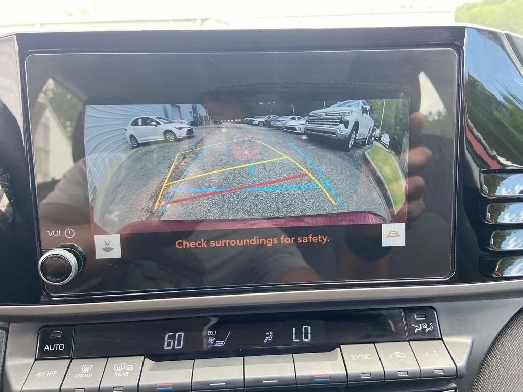 2025 Toyota Camry LE thumbnail 23