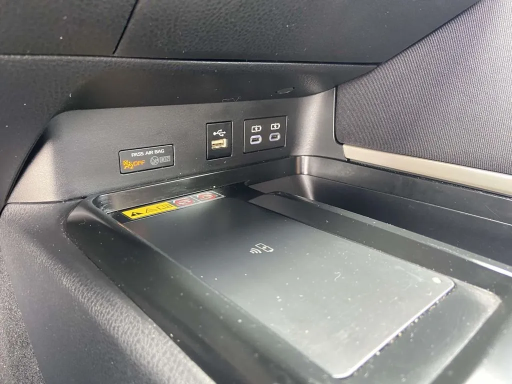 2025 Toyota Camry LE thumbnail 25