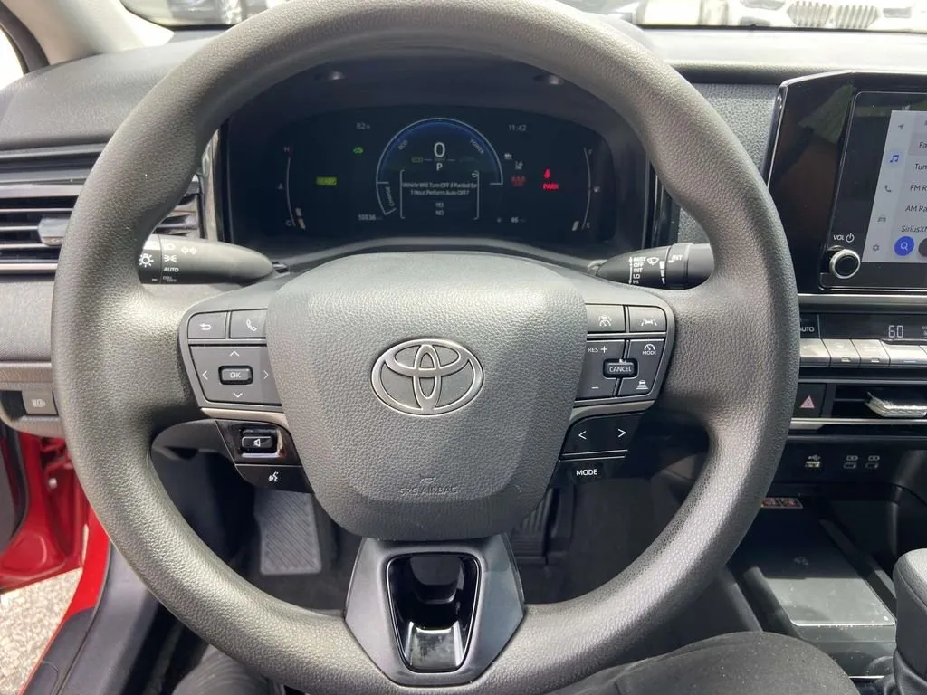 2025 Toyota Camry LE thumbnail 34