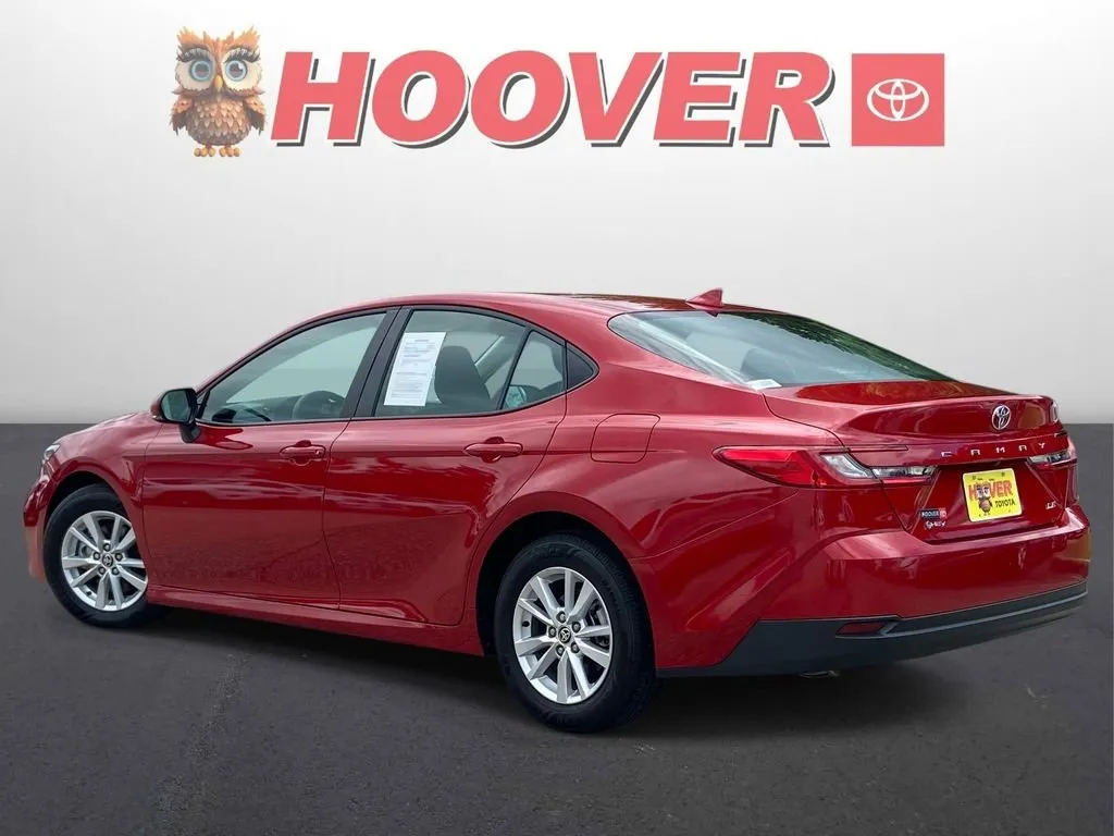 2025 Toyota Camry LE thumbnail 8