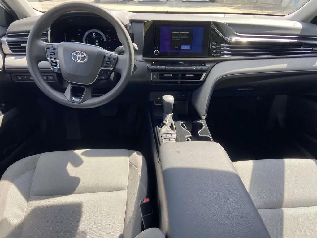2025 Toyota Camry LE thumbnail 11
