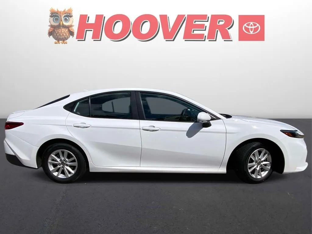 2025 Toyota Camry LE thumbnail 2