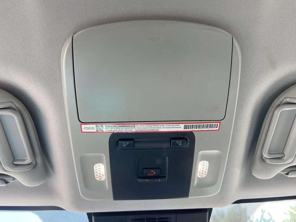 2025 Toyota Camry LE thumbnail 22