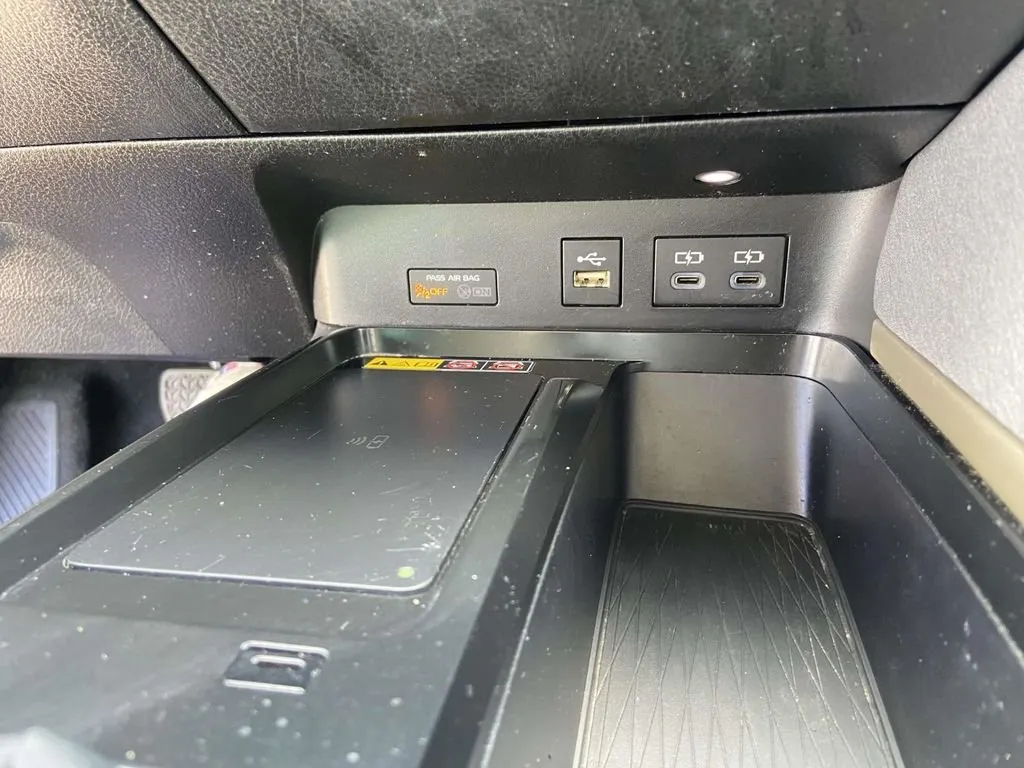2025 Toyota Camry LE thumbnail 25