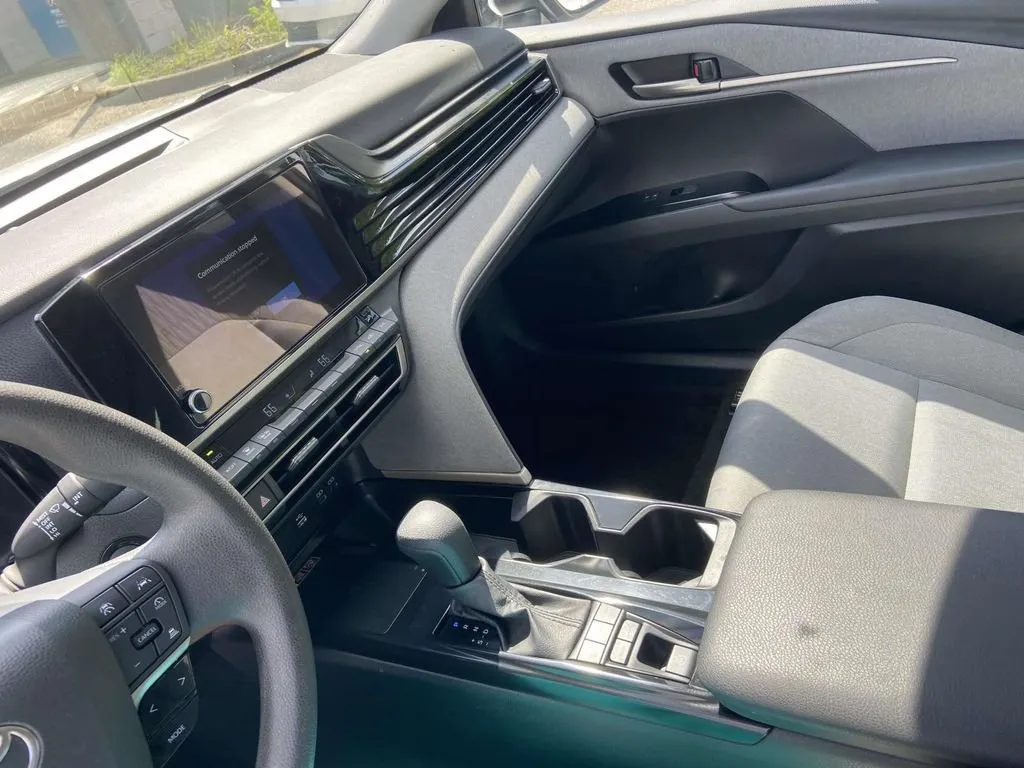 2025 Toyota Camry LE thumbnail 27