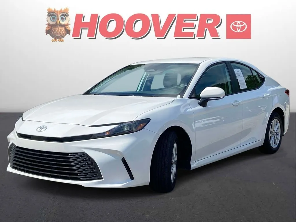 2025 Toyota Camry LE thumbnail 3
