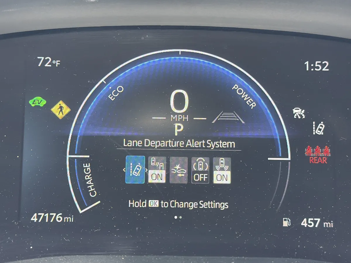 2025 Toyota Camry LE thumbnail 13