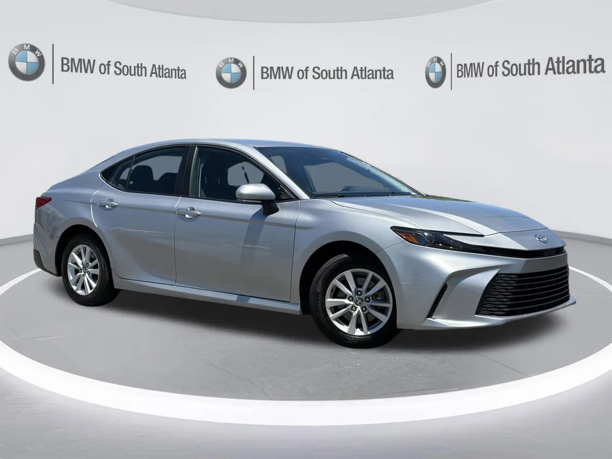 2025 Toyota Camry LE thumbnail 2