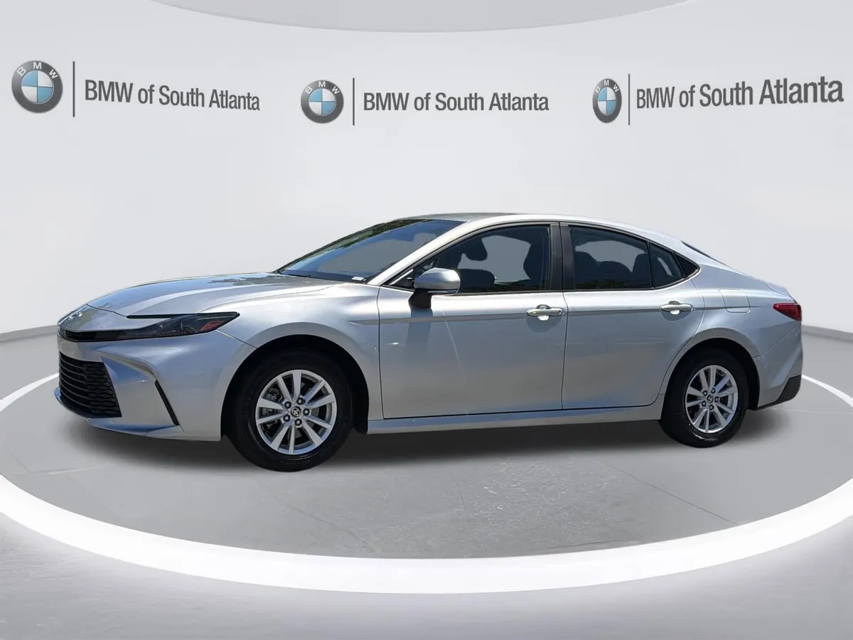 2025 Toyota Camry LE thumbnail 21