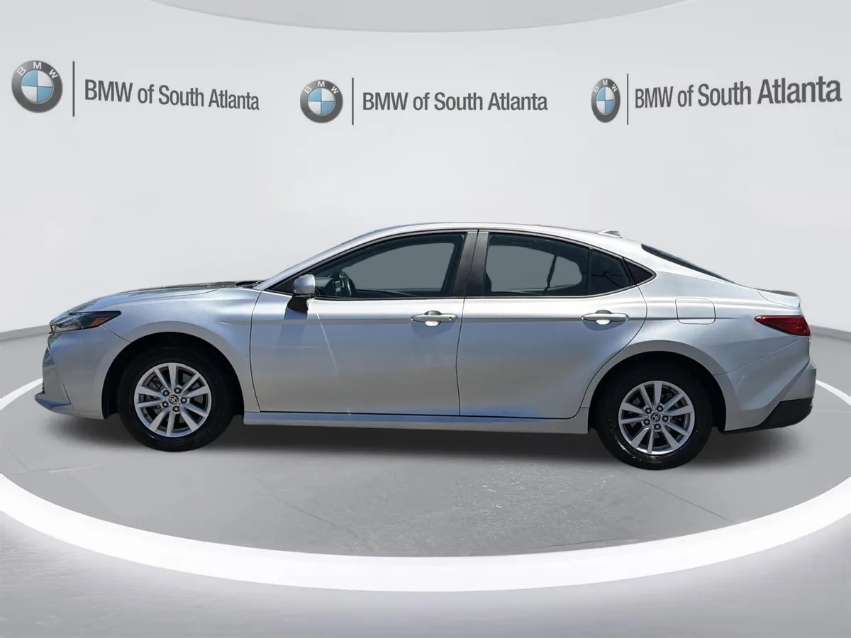 2025 Toyota Camry LE thumbnail 22