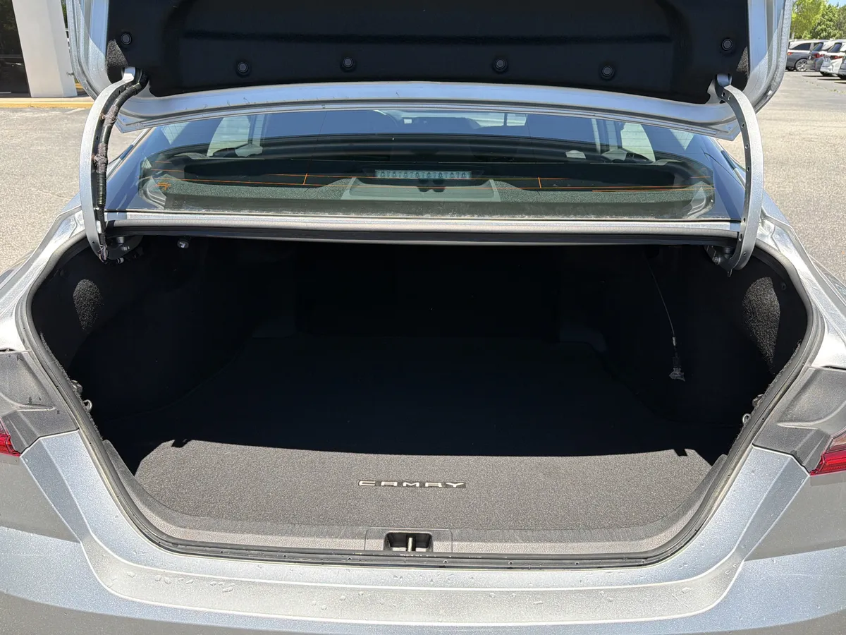 2025 Toyota Camry LE thumbnail 27