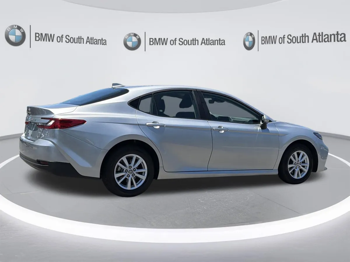 2025 Toyota Camry LE thumbnail 28