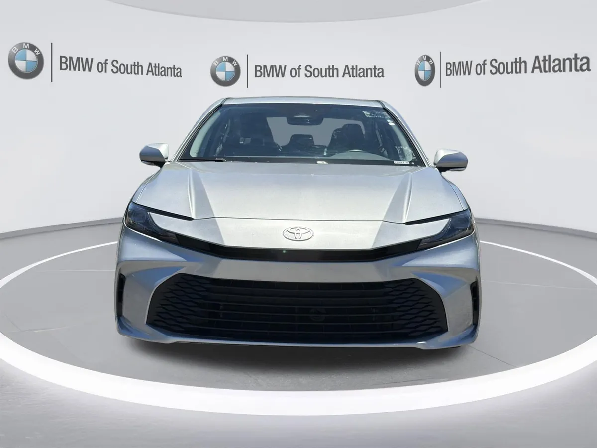 2025 Toyota Camry LE thumbnail 30