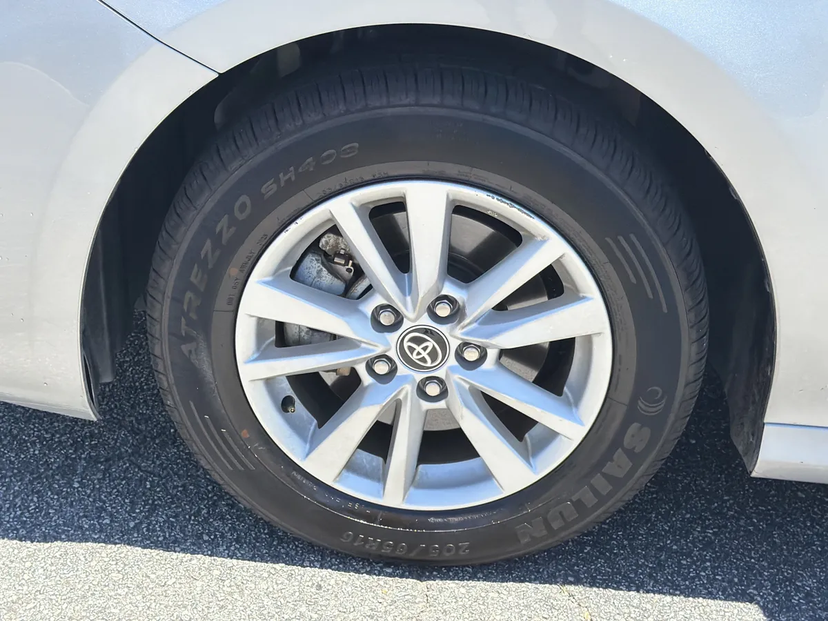 2025 Toyota Camry LE thumbnail 31
