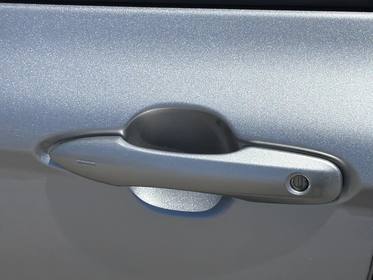 2025 Toyota Camry LE thumbnail 33