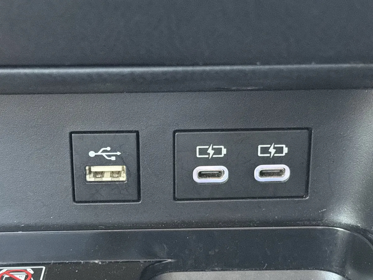 2025 Toyota Camry LE thumbnail 8