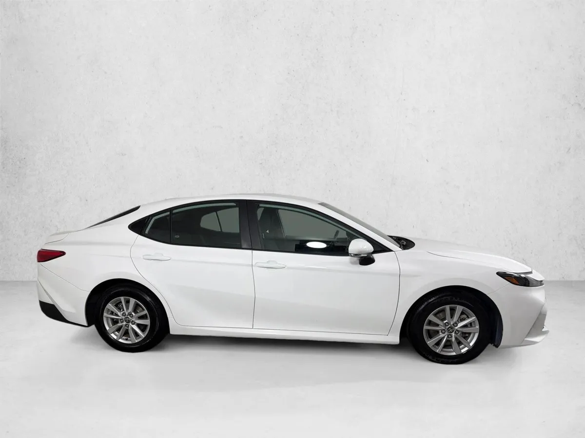 2025 Toyota Camry LE thumbnail 2