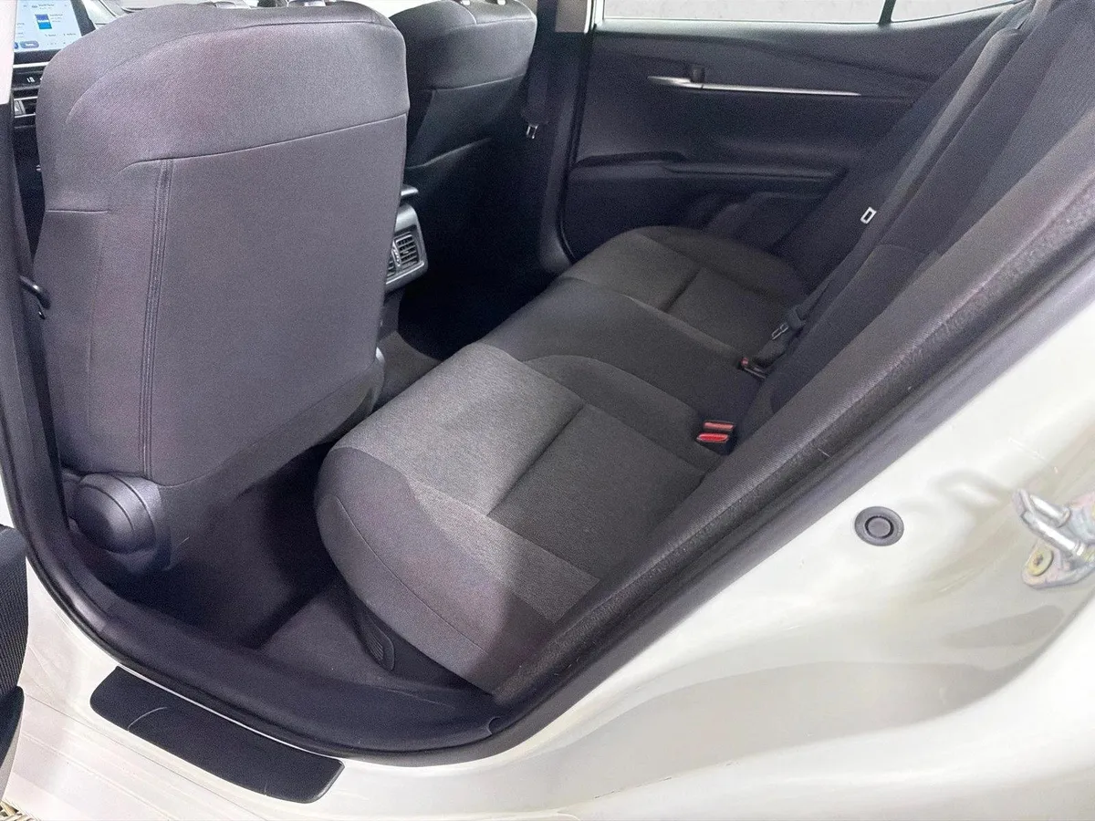 2025 Toyota Camry LE thumbnail 20