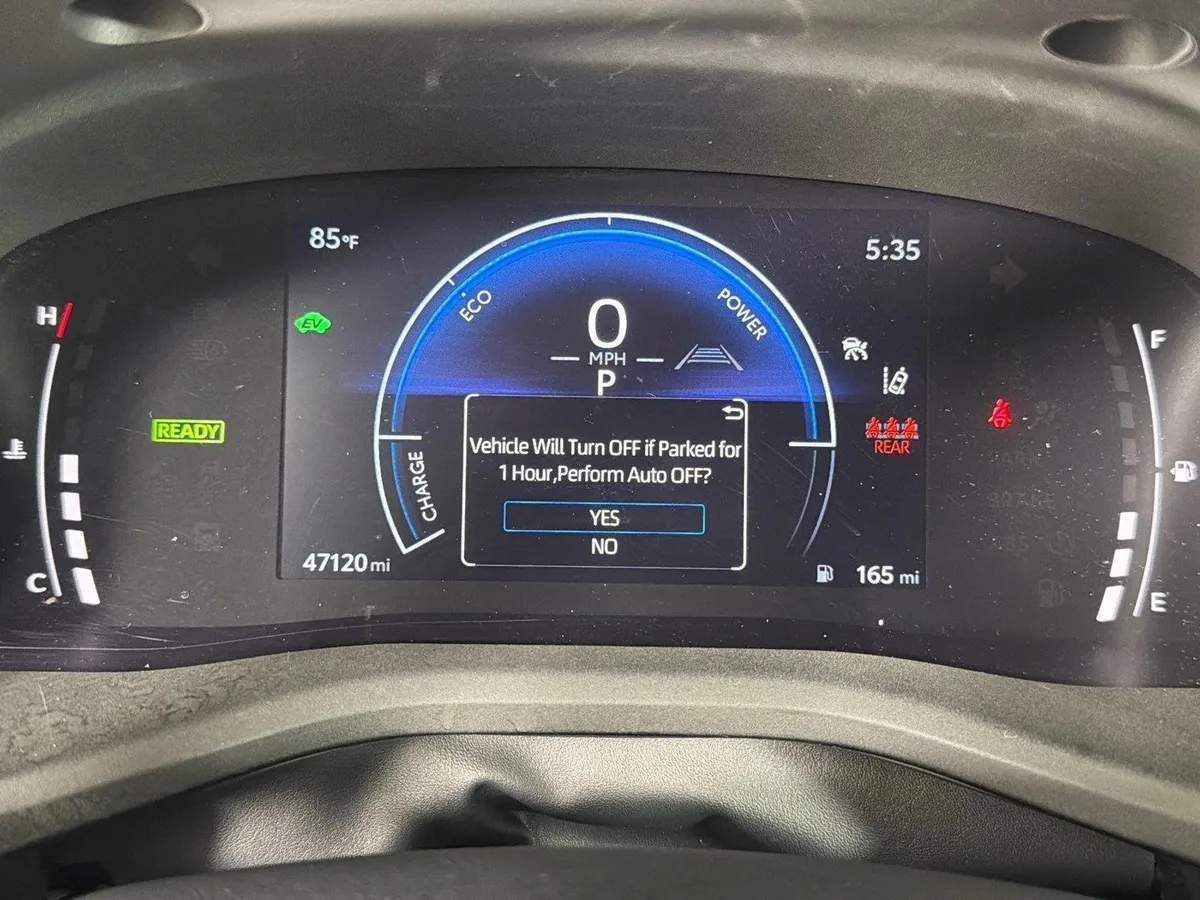 2025 Toyota Camry LE thumbnail 26