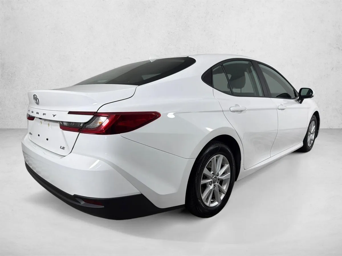 2025 Toyota Camry LE thumbnail 3