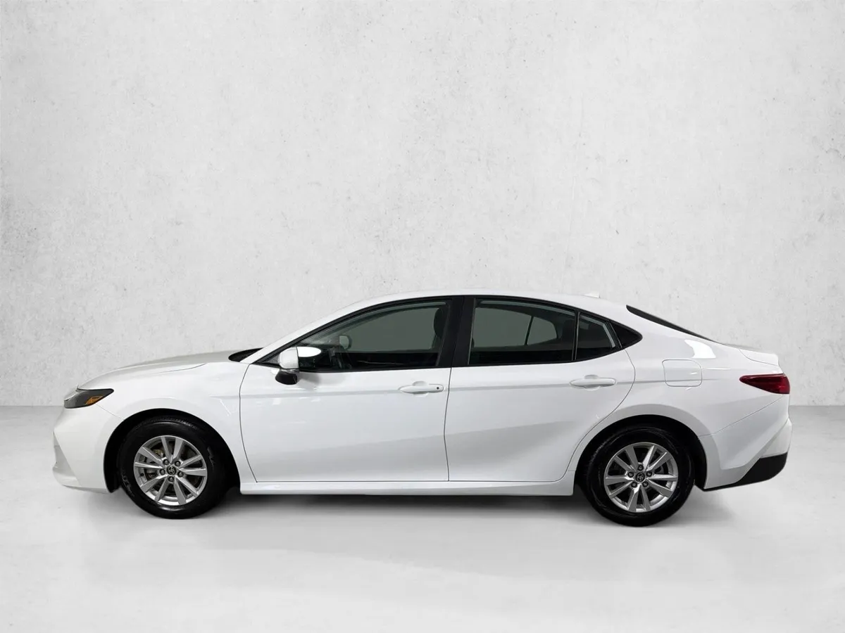 2025 Toyota Camry LE thumbnail 6
