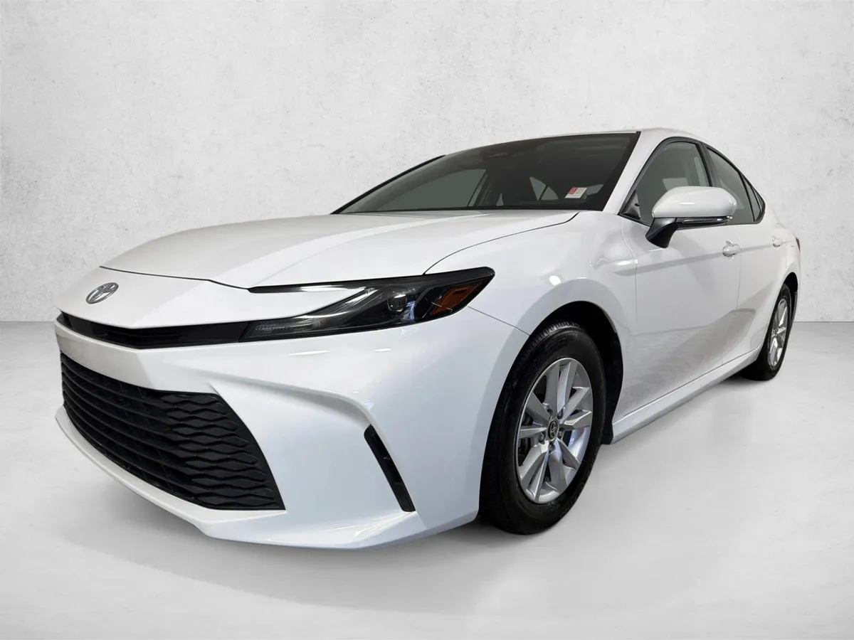 2025 Toyota Camry LE thumbnail 7