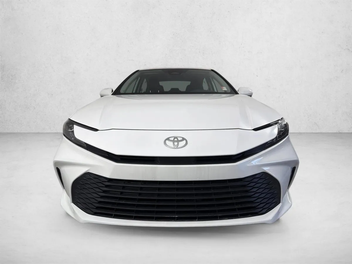 2025 Toyota Camry LE thumbnail 8