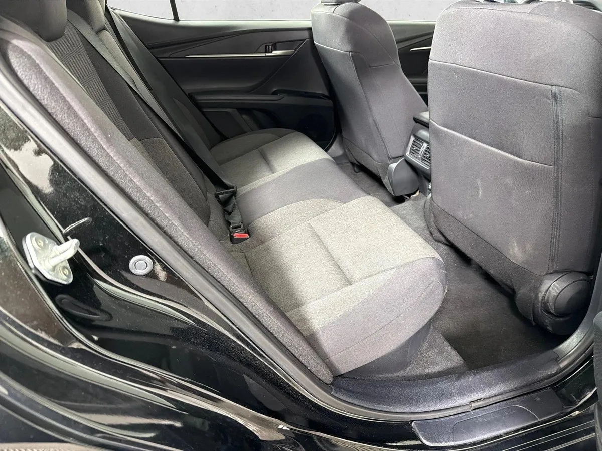 2025 Toyota Camry LE thumbnail 15