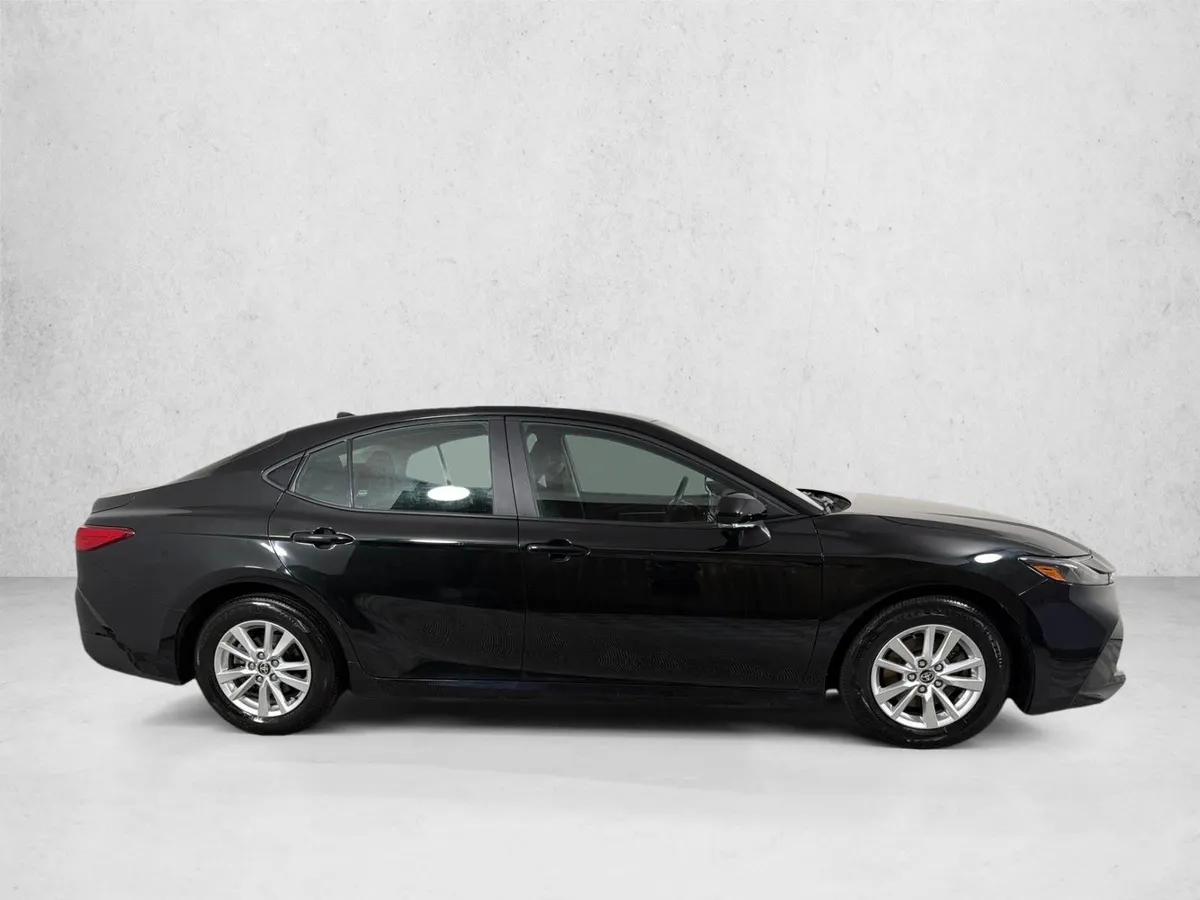2025 Toyota Camry LE thumbnail 2