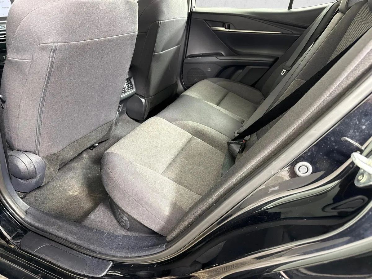 2025 Toyota Camry LE thumbnail 20