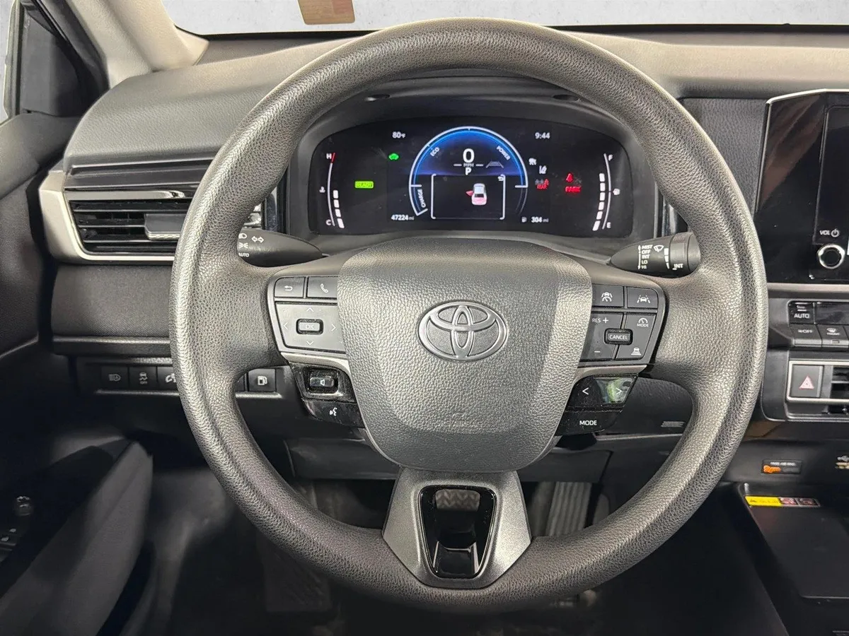 2025 Toyota Camry LE thumbnail 23