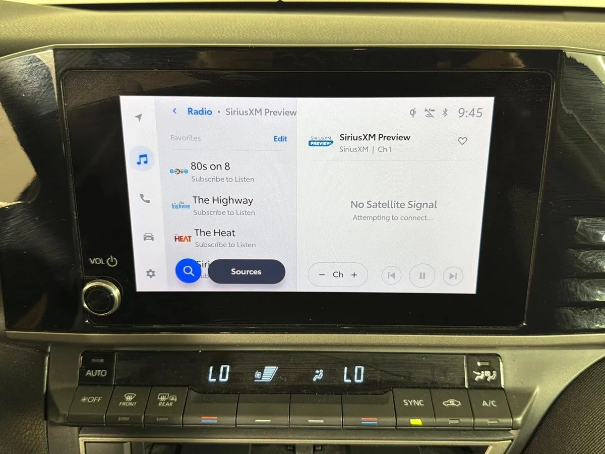 2025 Toyota Camry LE thumbnail 28