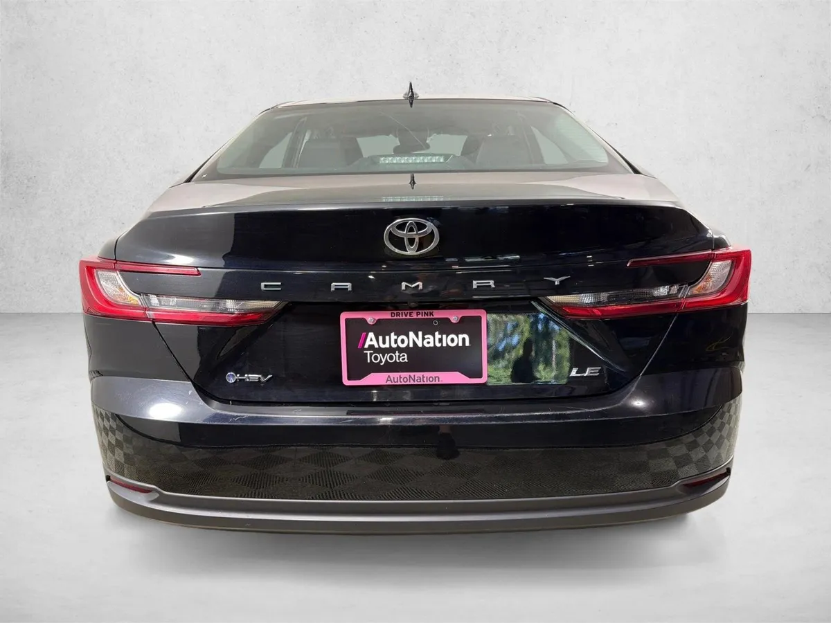 2025 Toyota Camry LE thumbnail 4