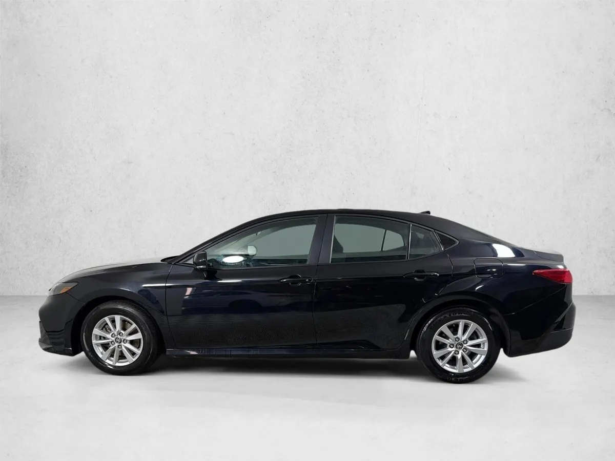 2025 Toyota Camry LE thumbnail 6