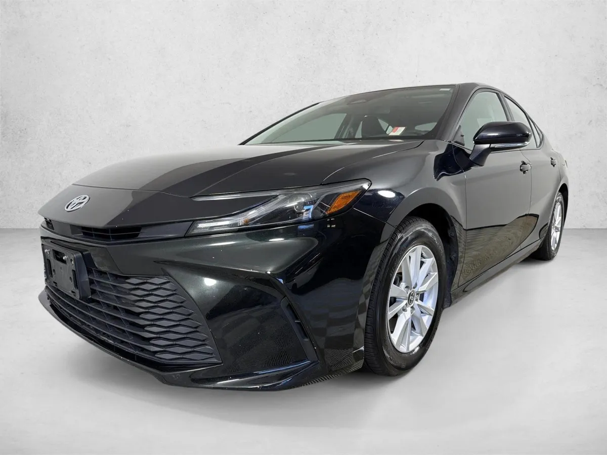 2025 Toyota Camry LE thumbnail 7