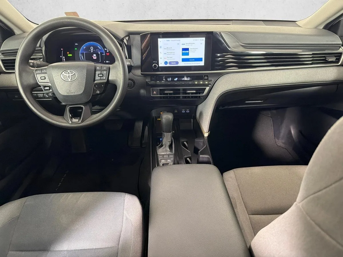 2025 Toyota Camry LE thumbnail 15
