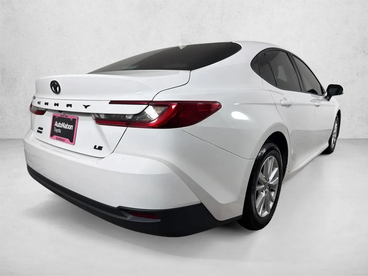 2025 Toyota Camry LE thumbnail 2