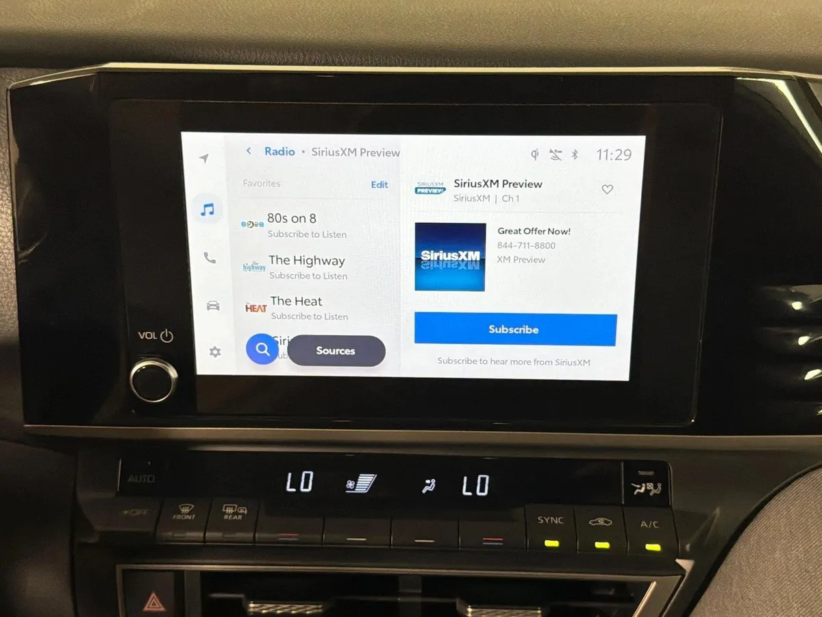 2025 Toyota Camry LE thumbnail 20