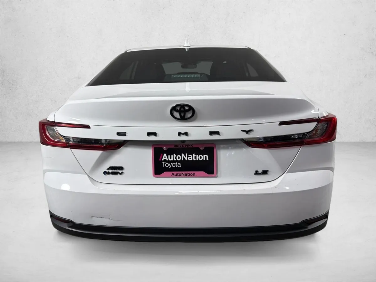 2025 Toyota Camry LE thumbnail 3