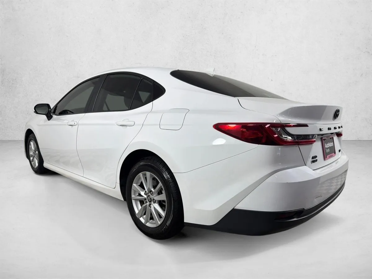 2025 Toyota Camry LE thumbnail 4