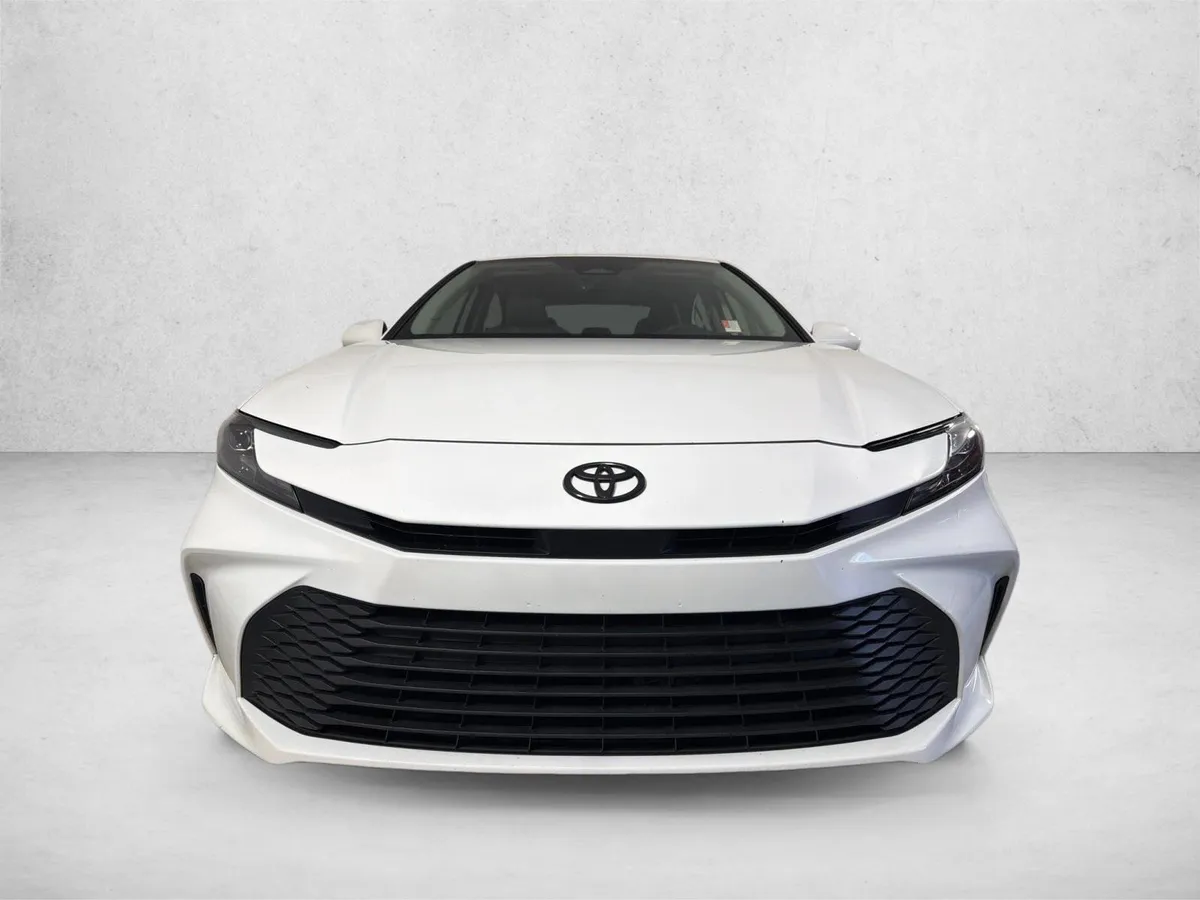 2025 Toyota Camry LE thumbnail 6