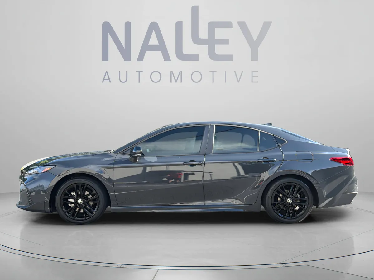 2025 Toyota Camry LE thumbnail 2