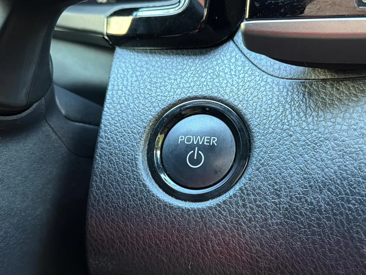 2025 Toyota Camry LE thumbnail 29