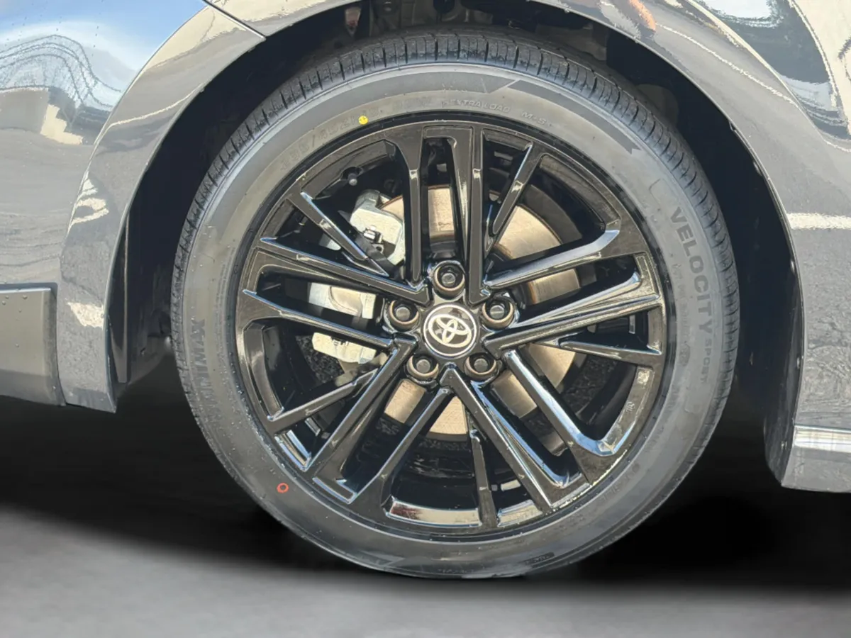 2025 Toyota Camry LE thumbnail 32