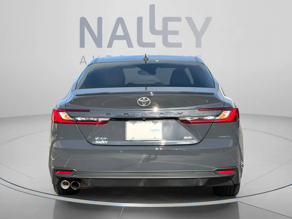 2025 Toyota Camry LE thumbnail 4