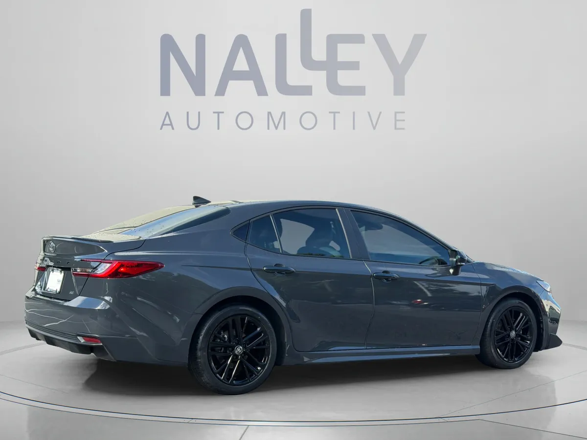 2025 Toyota Camry LE thumbnail 5