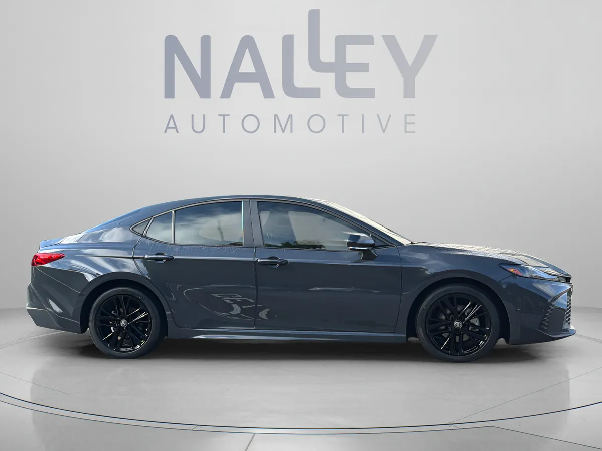2025 Toyota Camry LE thumbnail 6