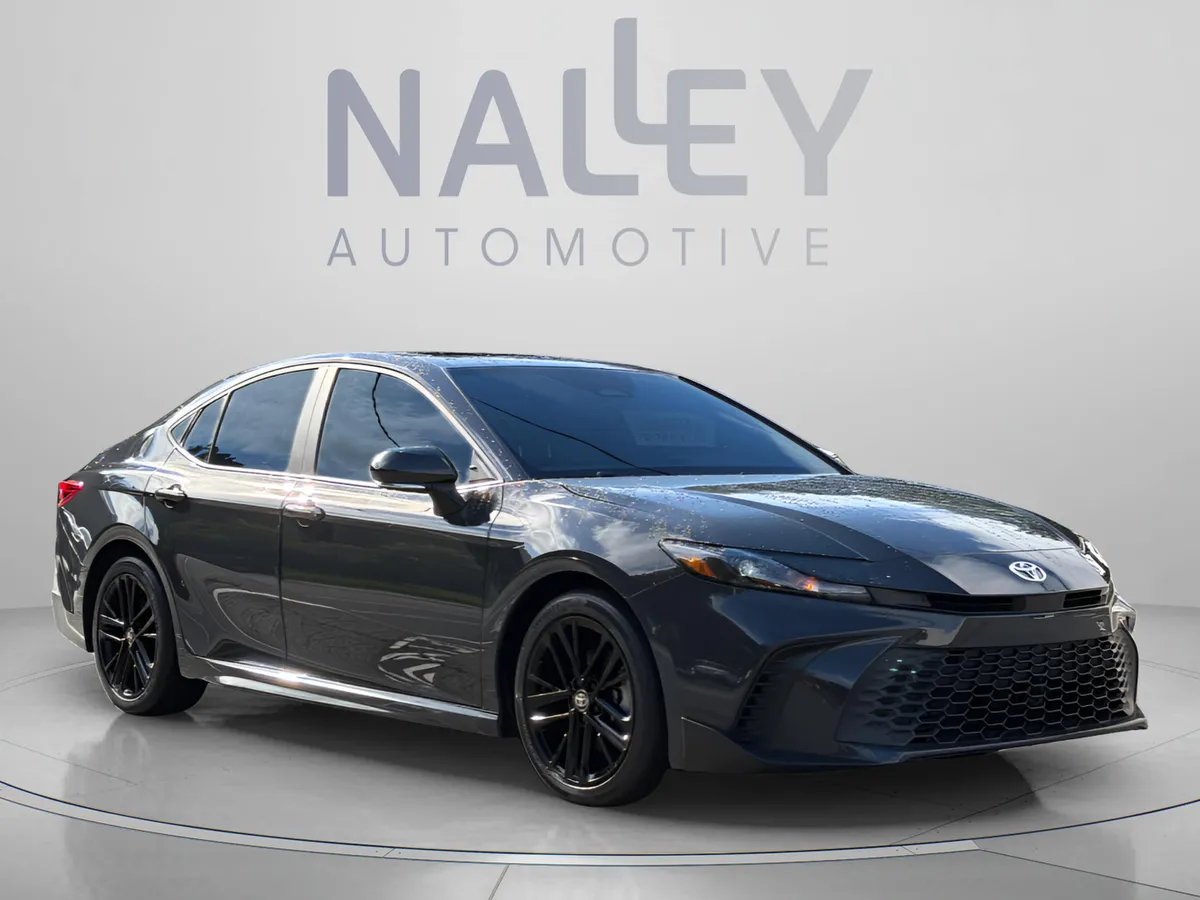 2025 Toyota Camry LE thumbnail 7